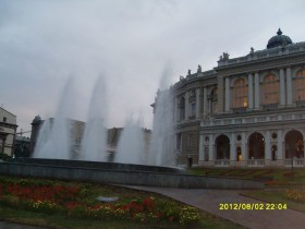 Фонтаны у оперного театра